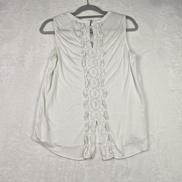 Pale Sky Women's White Sleeveless Blouse Size Medium Crochet Detail Keyhole Back - Picture 10 of 12